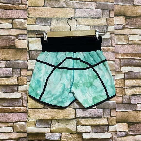 🦋Lululemon Tracker Shorts Tiedye Elastic waist Green Black Zippered pockets. - Picture 1 of 5